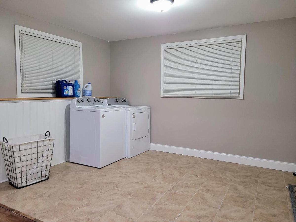 Apartment With Brand New Furniture And Large Parking West Seneca Kültér fotó