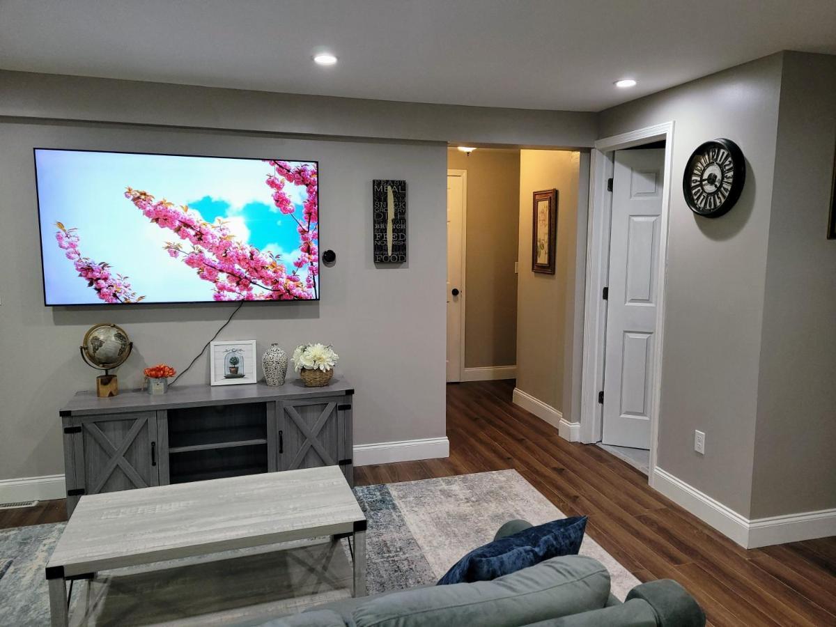 Apartment With Brand New Furniture And Large Parking West Seneca Kültér fotó