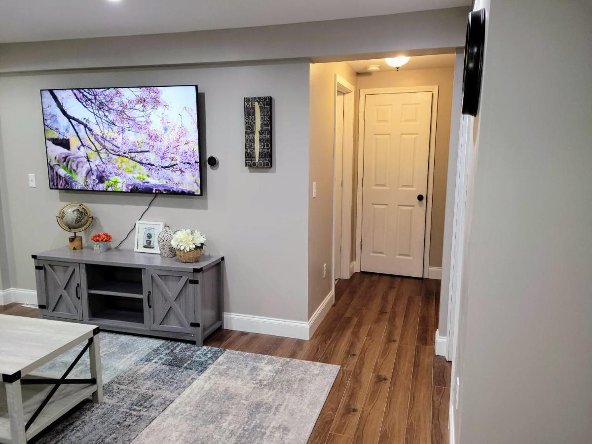 Apartment With Brand New Furniture And Large Parking West Seneca Kültér fotó