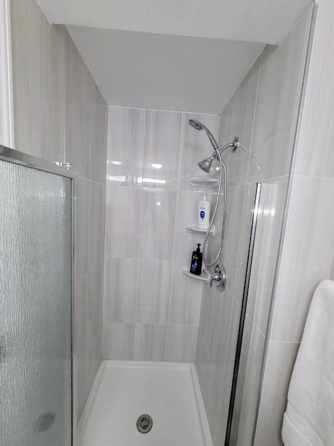 Apartment With Brand New Furniture And Large Parking West Seneca Kültér fotó