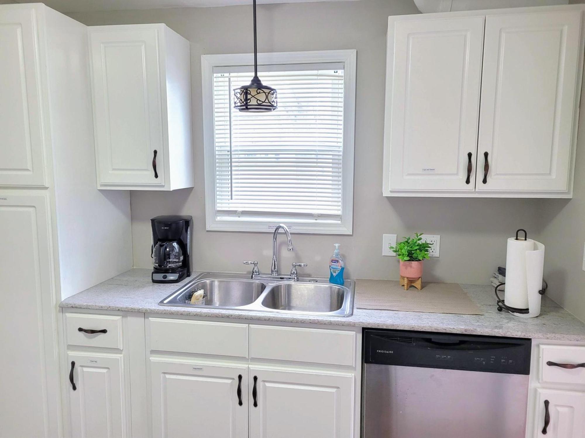 Apartment With Brand New Furniture And Large Parking West Seneca Kültér fotó