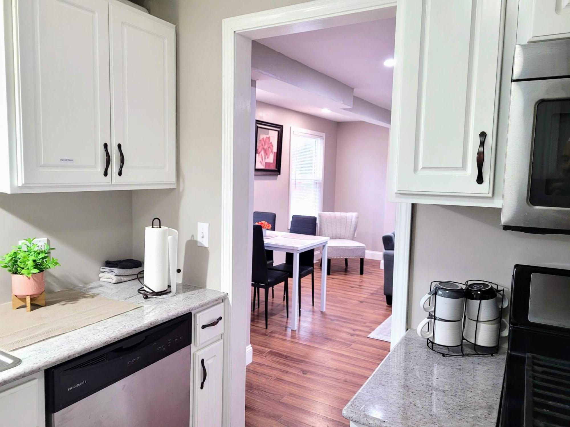Apartment With Brand New Furniture And Large Parking West Seneca Kültér fotó